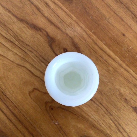 Vintage E.O. Brody Co. White Milk Glass Bud Vase - Picture 5 of 6